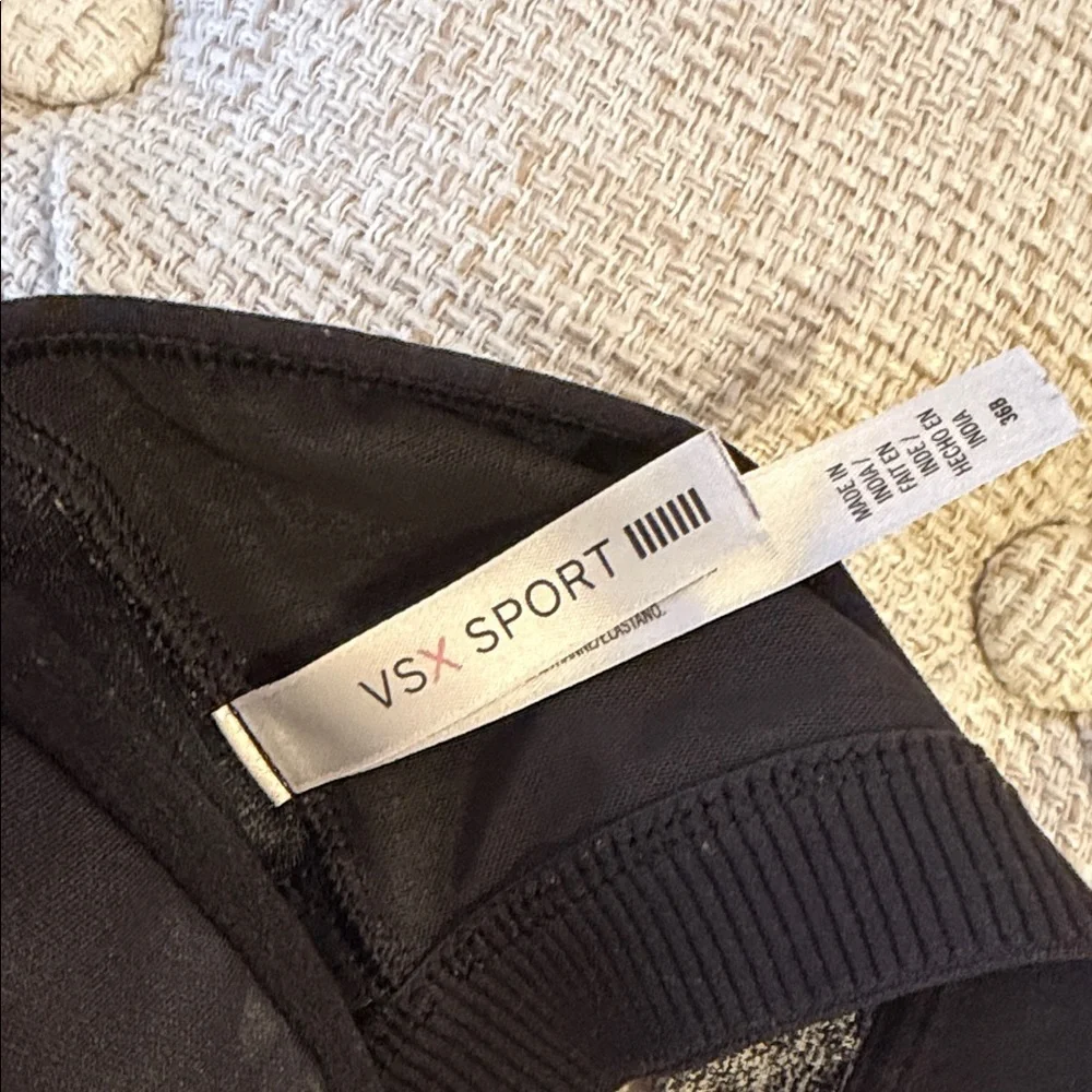 Victoria's Secret Knockout VSX Sport Gray and Black Zip Front Sports Bra 36B